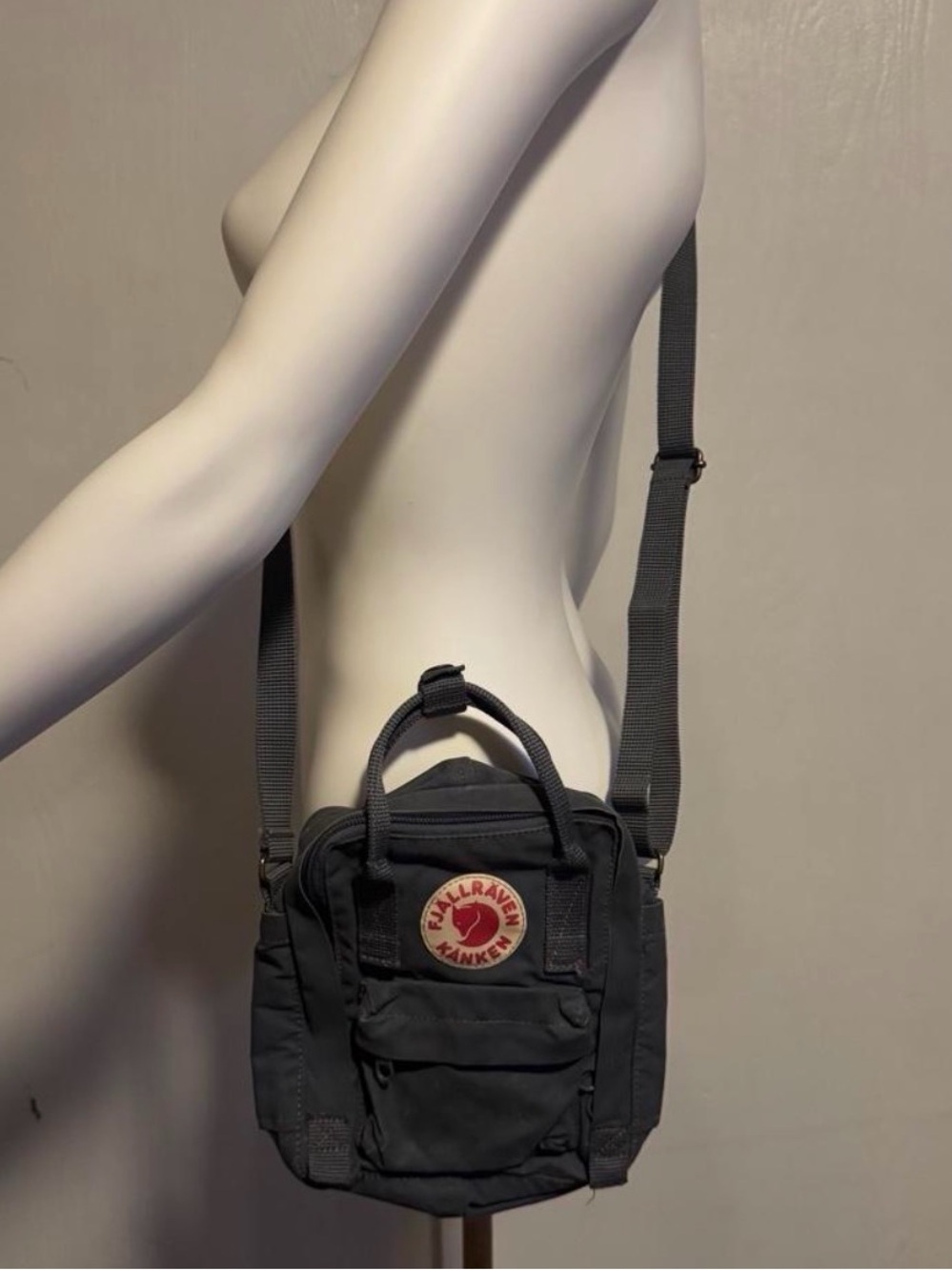 Kånken Small Crossbody Bag - Dark Gray